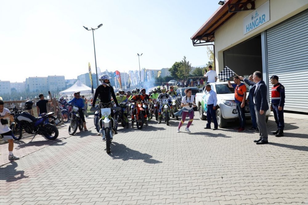 Motocross şov nefesleri kesti
