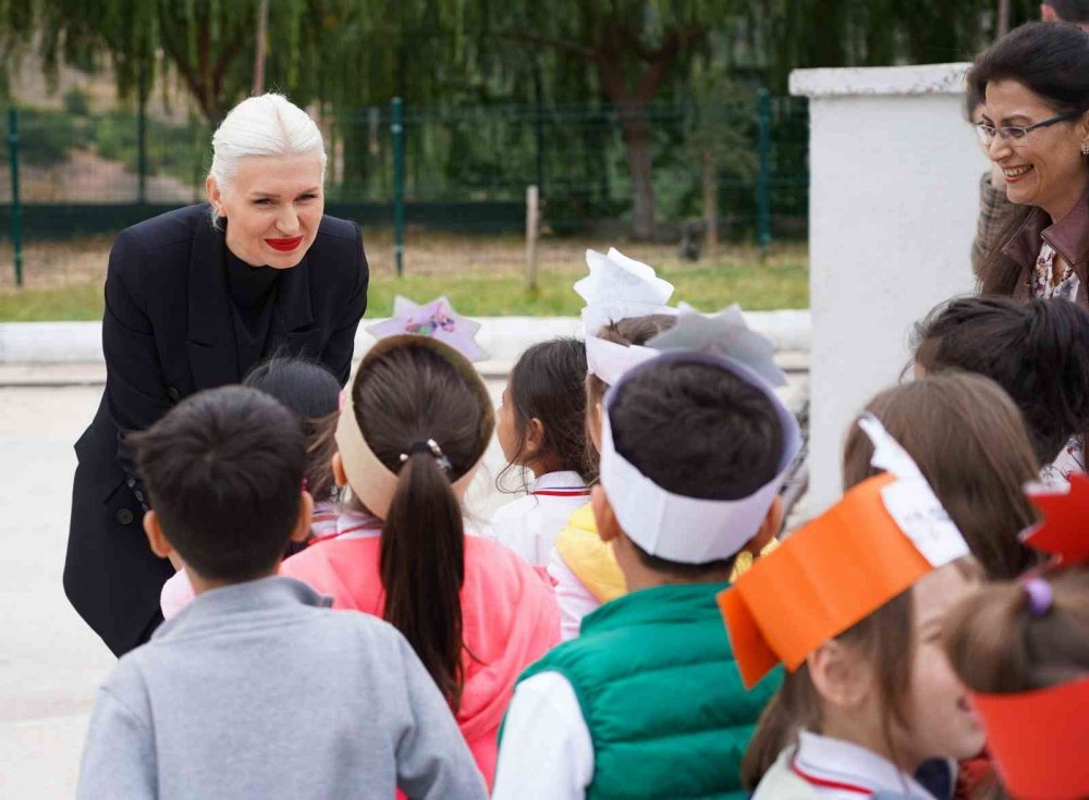 Çocuklar Sokak Hayvanları Tedavi ve Rehabilitasyon Merkezine akın etti