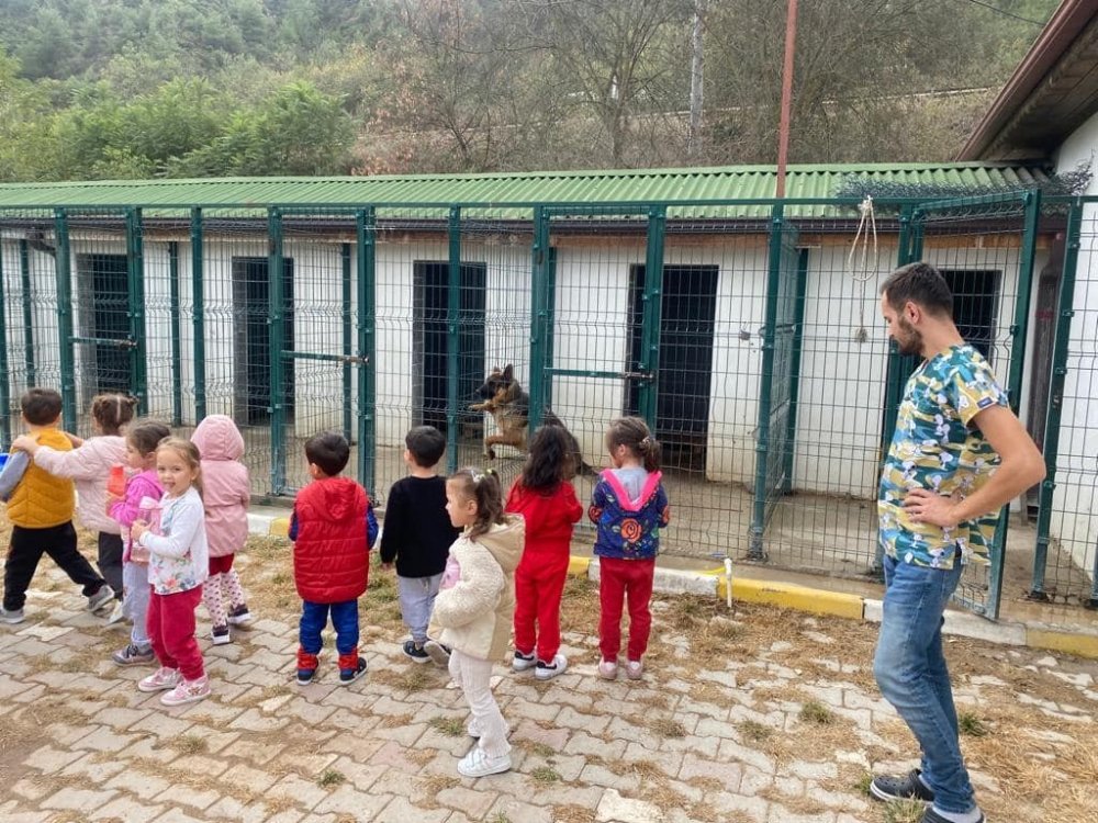 Miniklerden hayvan barınağına ziyaret