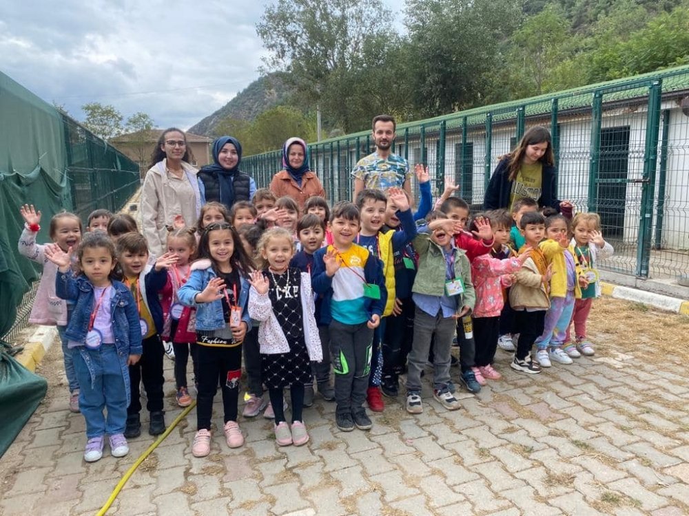 Miniklerden hayvan barınağına ziyaret