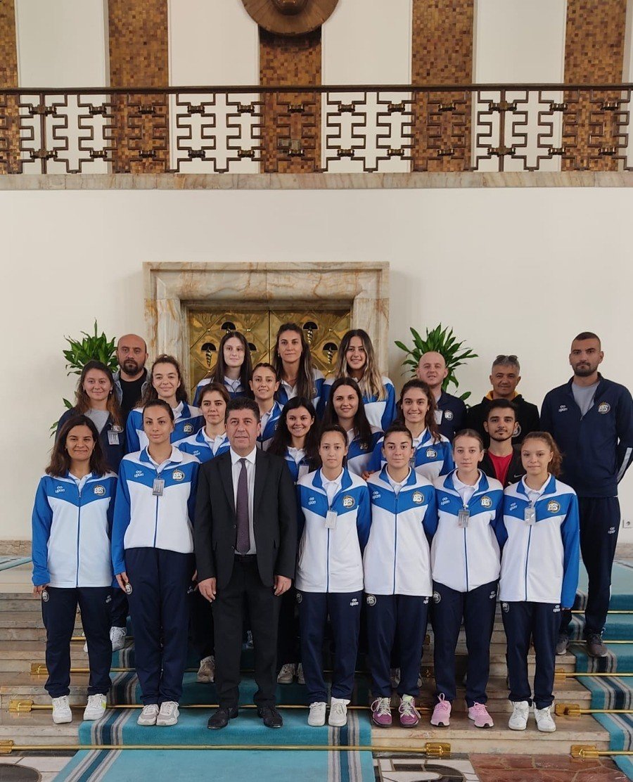 Voleybolculardan Milletvekili Yaşar Tüzün’e ziyaret