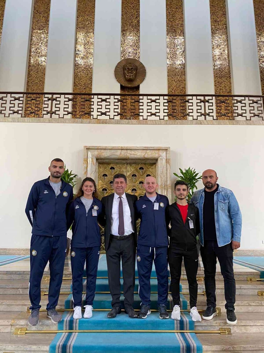 Voleybolculardan Milletvekili Yaşar Tüzün’e ziyaret