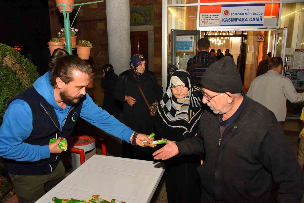 Mevlid Kandili’nde şekerler Bozüyük Belediyesi’nden