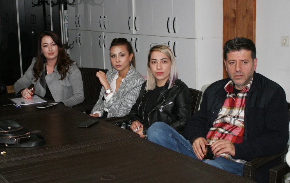 Bozüyük’te bayan kuaför işletmecileri kendi aralarında toplantı yaptı