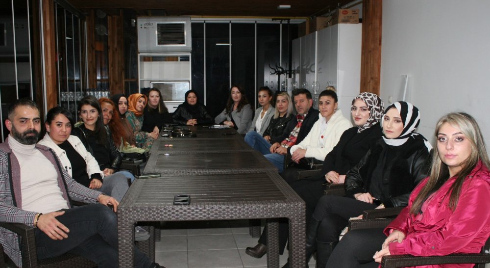 Bozüyük’te bayan kuaför işletmecileri kendi aralarında toplantı yaptı