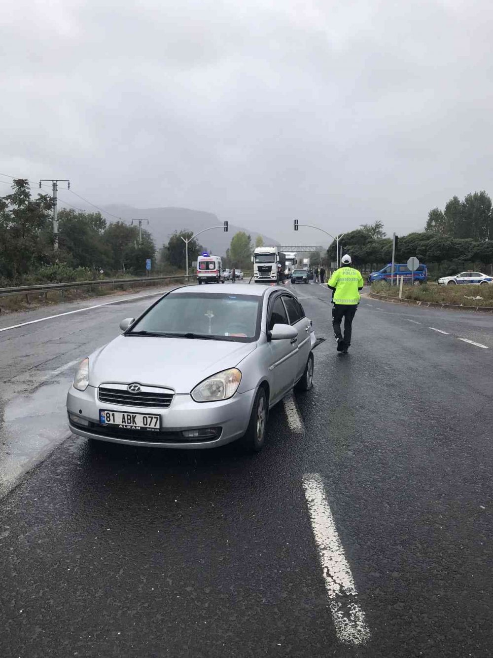 Pazaryeri kavşağında peş peşe kaza