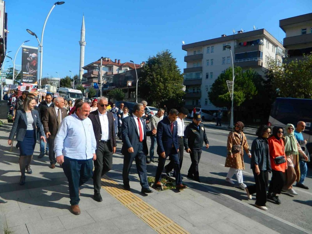 Meme kanserine farkındalık oluşturmak için yürüdüler