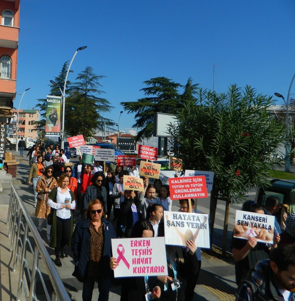 Meme kanserine farkındalık oluşturmak için yürüdüler