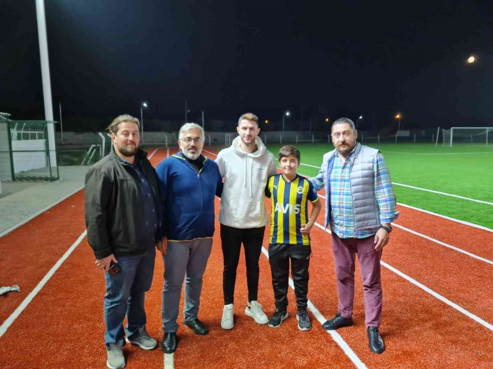 Milli futbolcuyu kahvehanede görenler şaşırdı