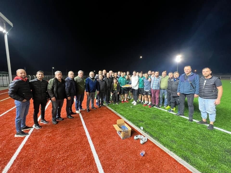 Milli futbolcuyu kahvehanede görenler şaşırdı