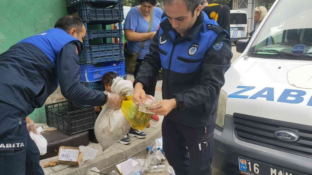 Dilenci zabıtaya bıçak çekti