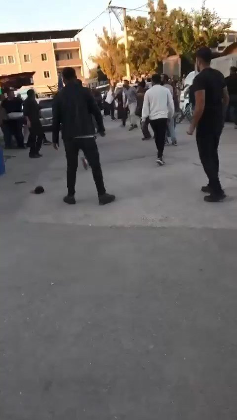 Pazar esnafı birbirine girdi, ortalık savaş alanına döndü