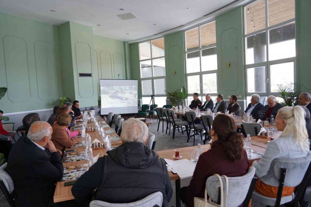 Bilecik Belediyesi altyapı projeleri hakkında bilgilendirme toplantısı yaptı