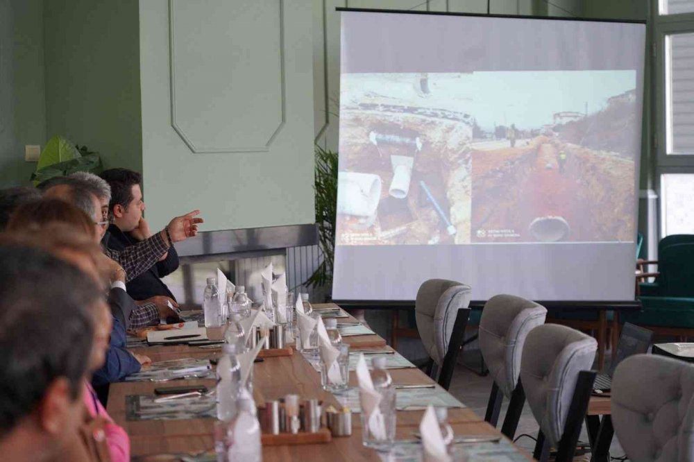 Bilecik Belediyesi altyapı projeleri hakkında bilgilendirme toplantısı yaptı