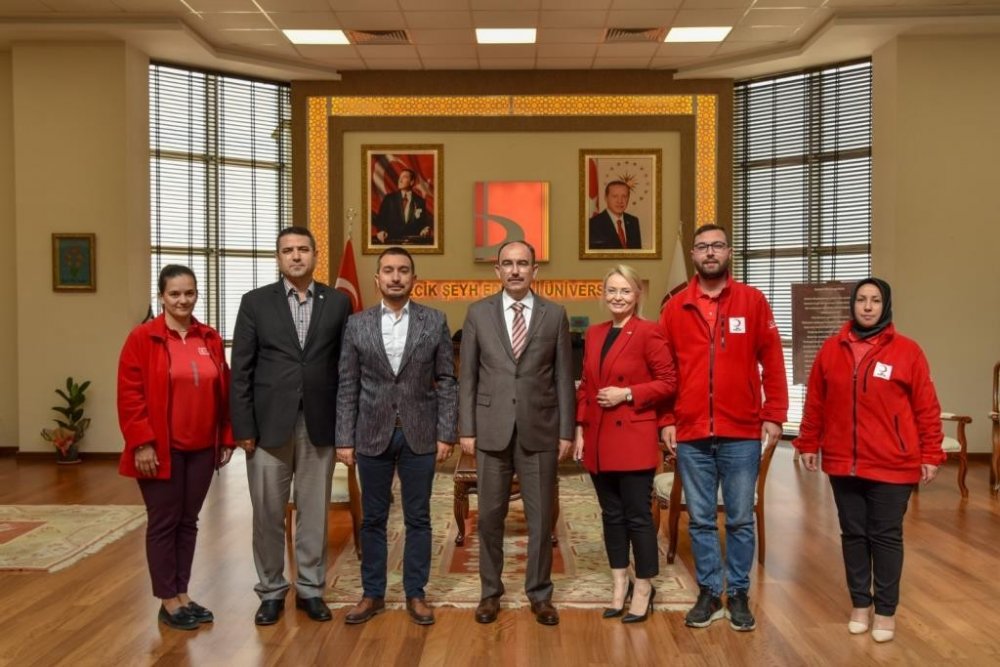 İhtiyaç sahibi öğrenciler için 'Kızılay Butik'