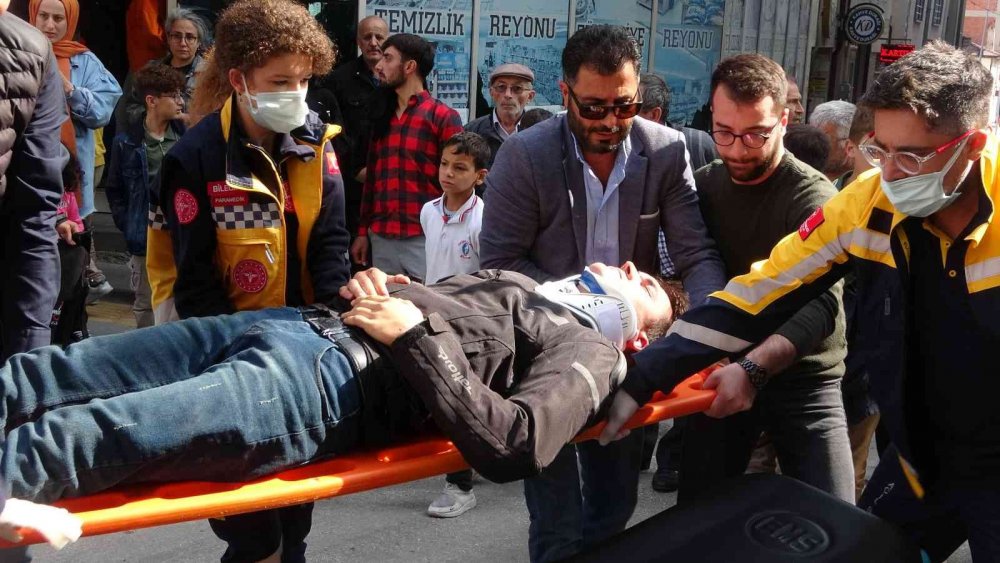 Motosiklet ile otomobil çarpıştı