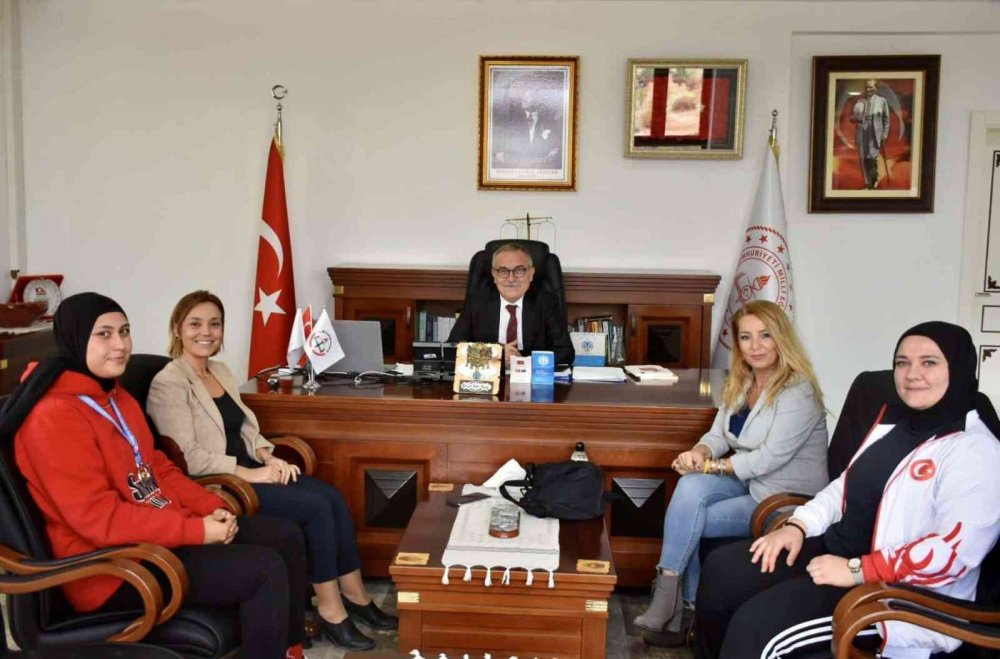 Milli Eğitim Müdürü Akyol, şampiyonu makamında ağırladı