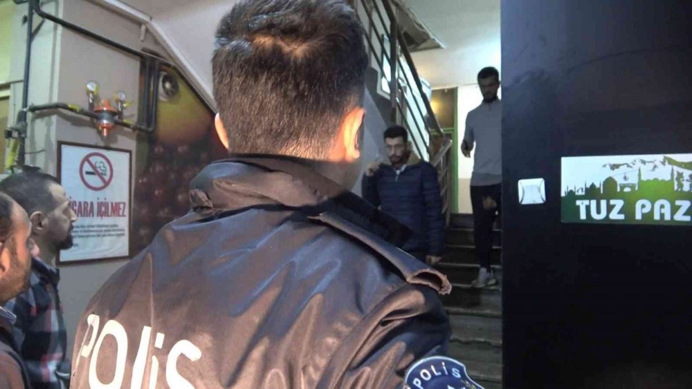 İş yerinde uyuyakalınca polis ve itfaiye ekiplerini ayağa kaldırdı