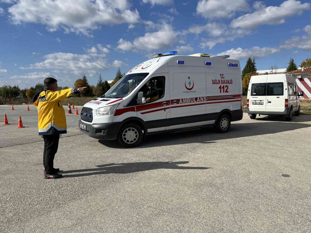 Türkiye’nin en hızlı ambulans şoförleri bu eğitimlerle yetişiyor