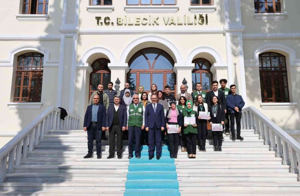 Yeşilay elçisi olan esnaflar belgelerini aldı