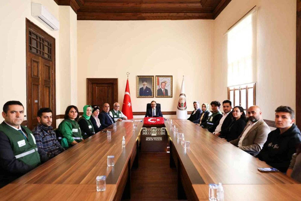 Yeşilay elçisi olan esnaflar belgelerini aldı