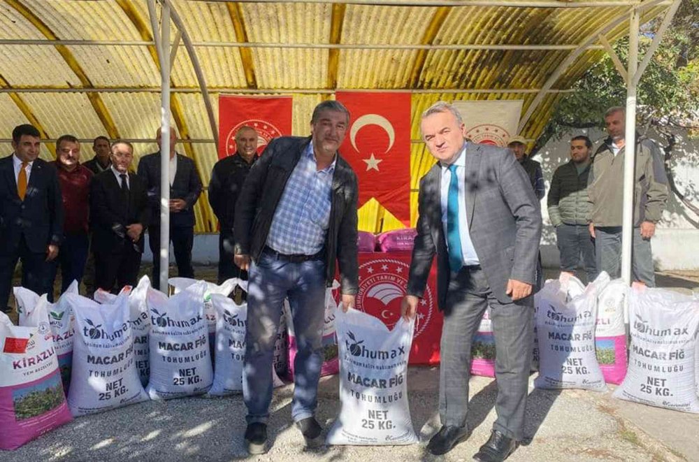 Bozüyük’te çiftçilere tohum dağıtıldı