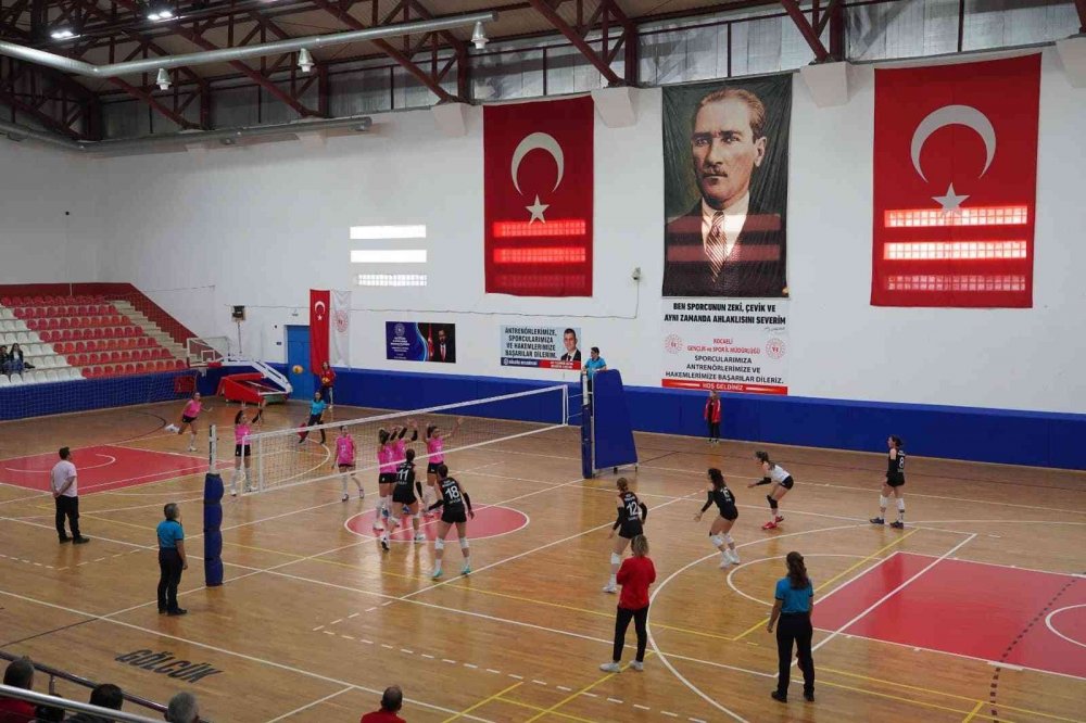 TVF Kadınlar 2. Lig: Cadence Gölcük İhsaniye Spor: 3 - Bilecik Belediye Spor: 2