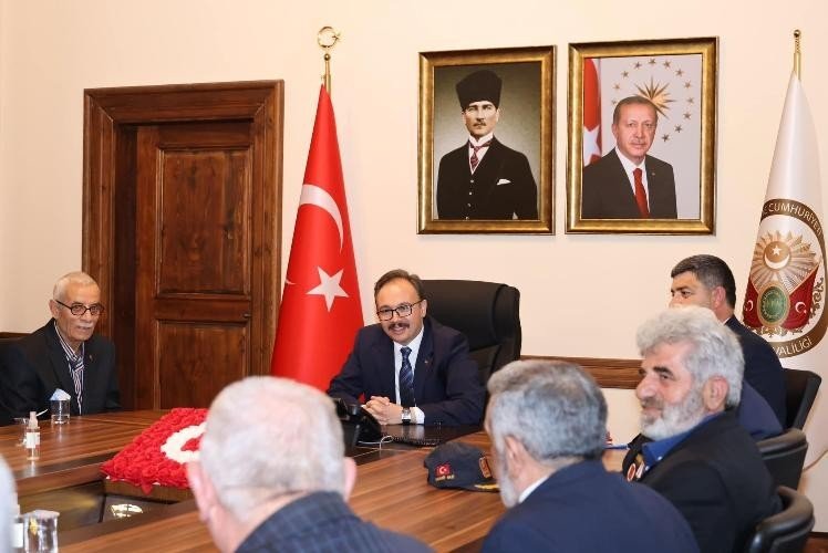 Şehit aileleri ve gazilerden Vali Kızılkaya’ya ziyaret