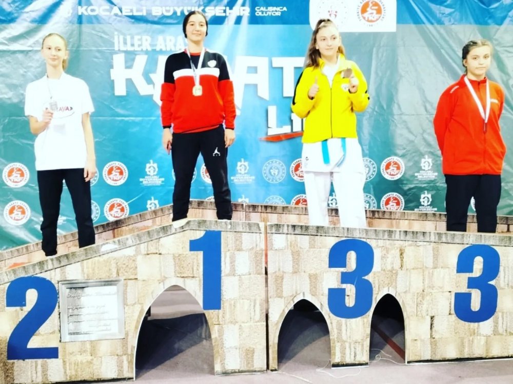 Karate takımından büyük başarı