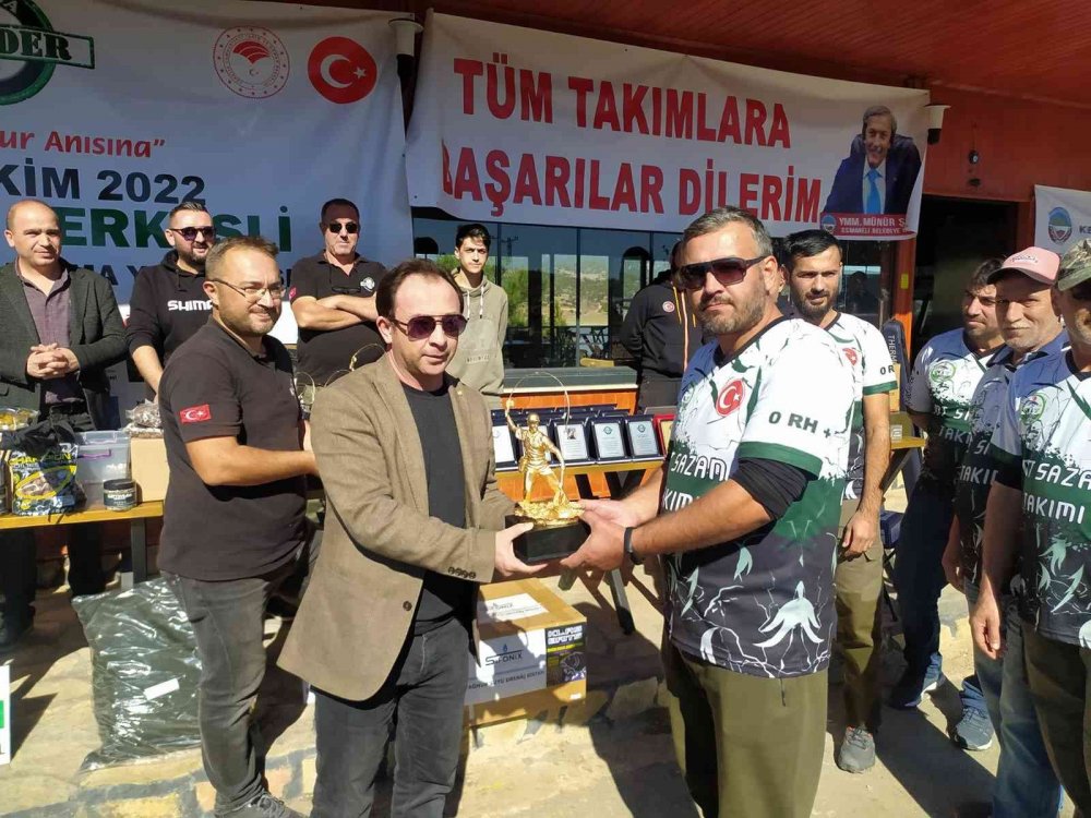 Sazan yakalama yarışmasında şampiyonlar belli oldu