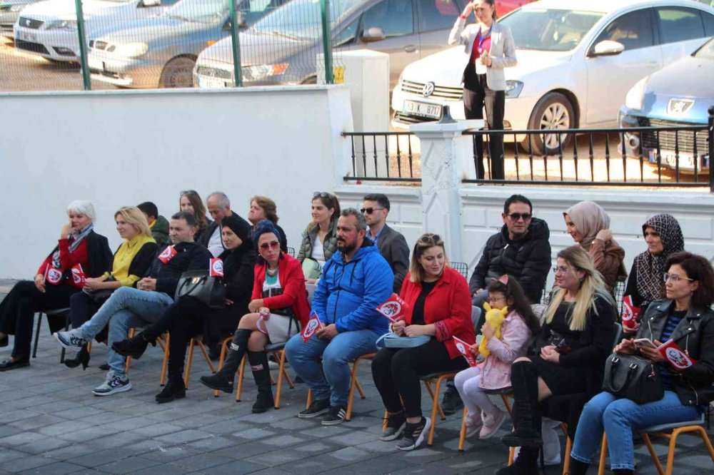 Öğrencilerden "Cumhuriyet’in İlanı" gösterisi