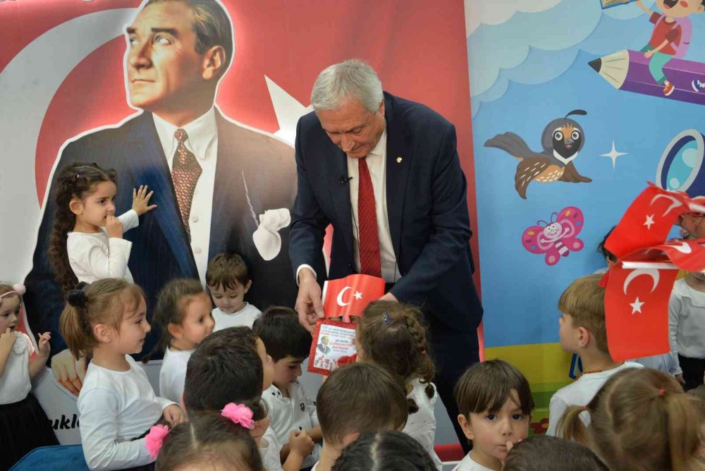 Başkan Bakkalcıoğlu, Cumhuriyet Bayramı’nı minik öğrencilerle kutladı