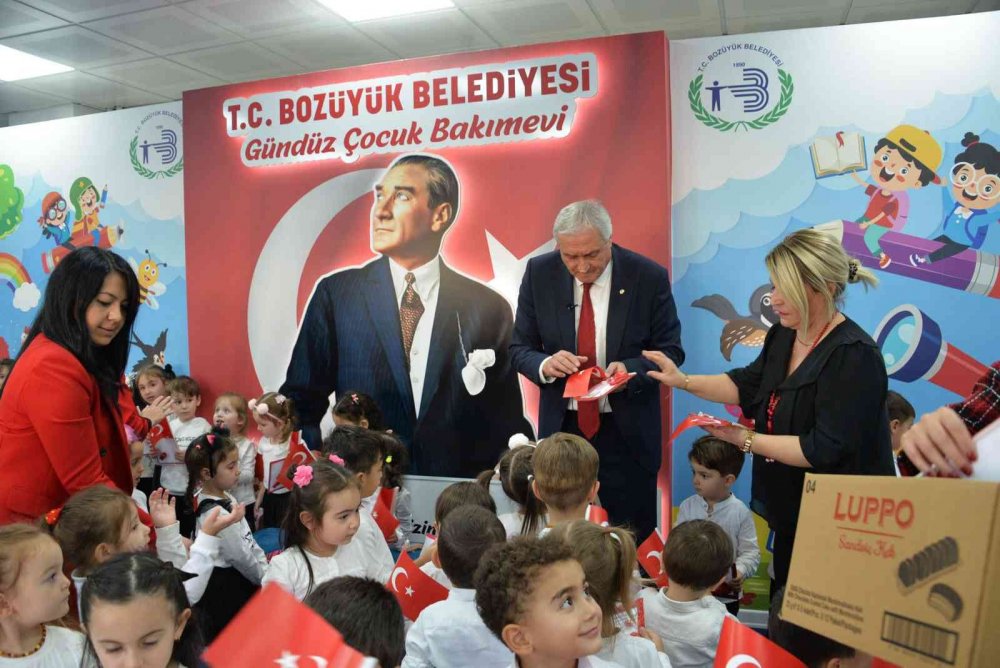 Başkan Bakkalcıoğlu, Cumhuriyet Bayramı’nı minik öğrencilerle kutladı