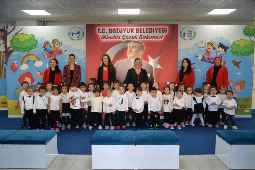 Başkan Bakkalcıoğlu, Cumhuriyet Bayramı’nı minik öğrencilerle kutladı