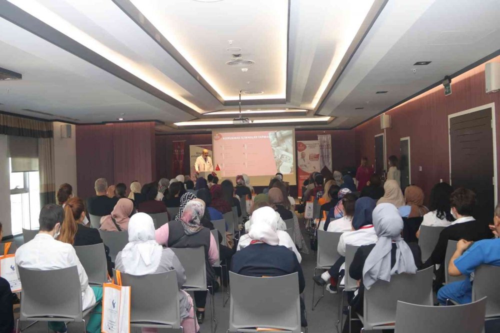 Meme kanserinde yaş ve aile öyküsü riski arttırıyor