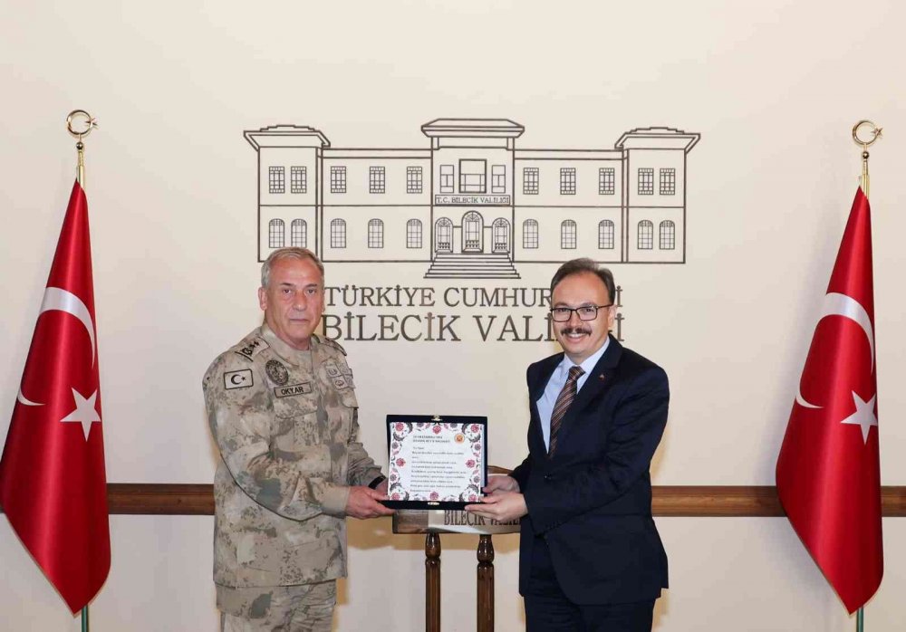 Tümgeneral Okyar, Vali Kızılkaya ile bir araya geldi