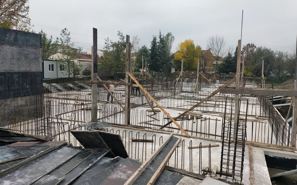 Eğitim ve sağlık yatırımlarını yerinde inceledi