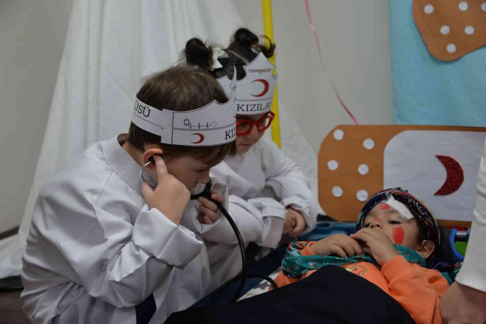 Bozüyük Belediyesi Çocuk Oyun ve Bakım Evi’nde ’Kızılay Haftası’ etkinliği