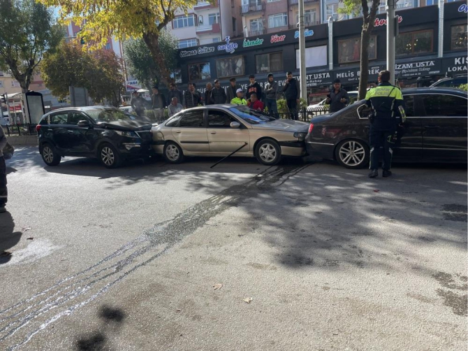 zincirleme-trafik-kazasi1.jpg