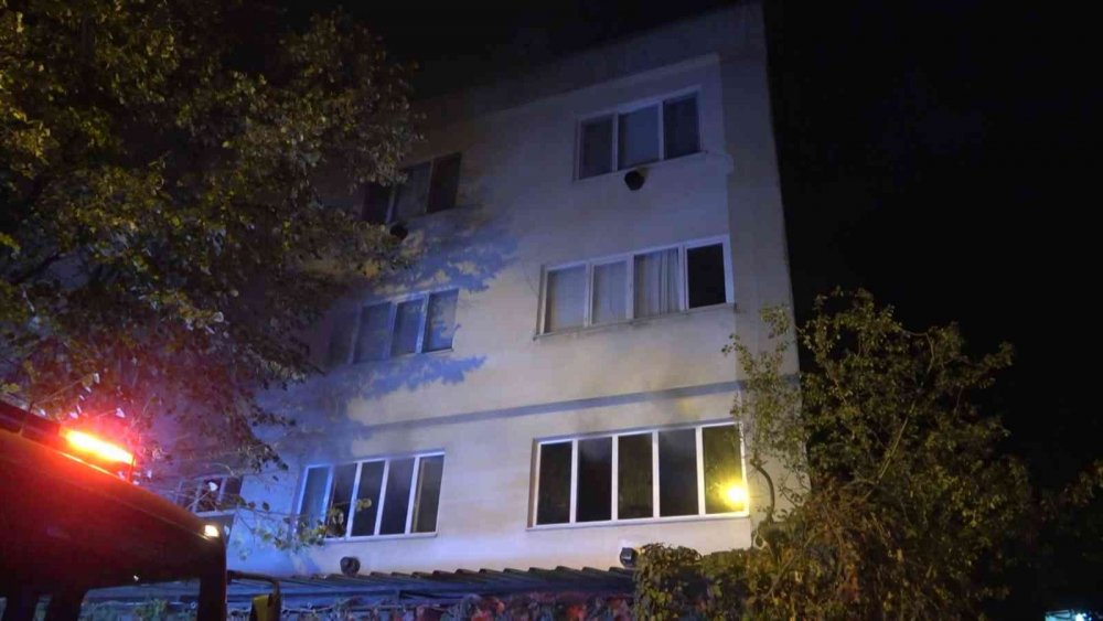 Eşiyle tartışan adam kaldığı daireyi ateşe verdi