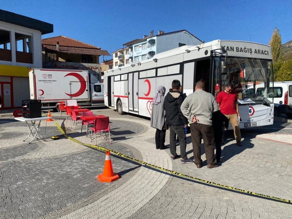 Gölpazarı’nda Kızılay’a 30 ünite kan bağışı
