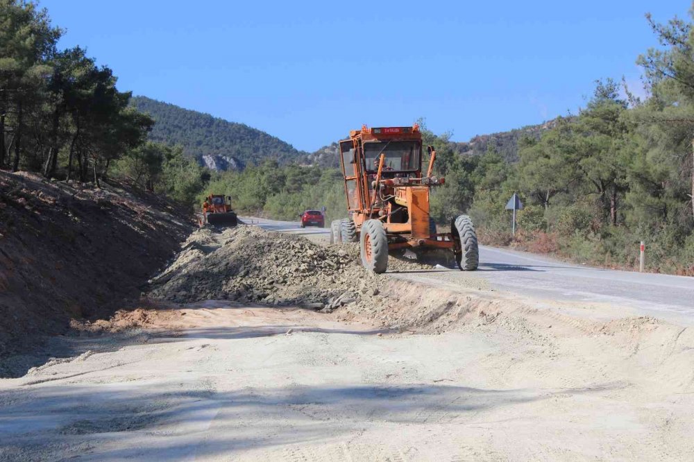 Kaymakam Ünal yol çalışmalarını yerinde inceledi