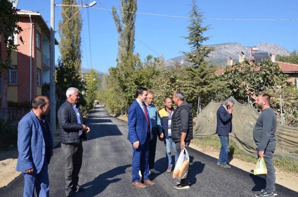 Söğüt'te köylere asfalt atılıyor