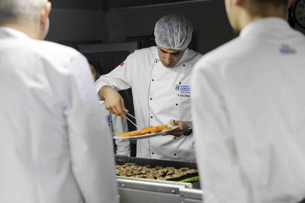 Geleceğin şefleri Sakarya’nın yemeklerini öğrendi