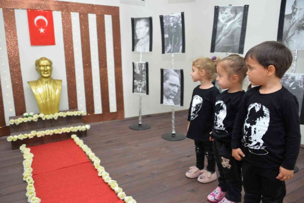 Bozüyük Belediyesi Gündüz Çocuk Oyun ve Bakımevi’nde minik öğrenciler Atatürk’ü andı