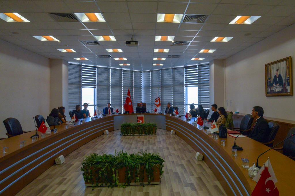 rektor-beydemir-fakulte-birincisi-ogrencilerle-bir-araya-geldi.jpg