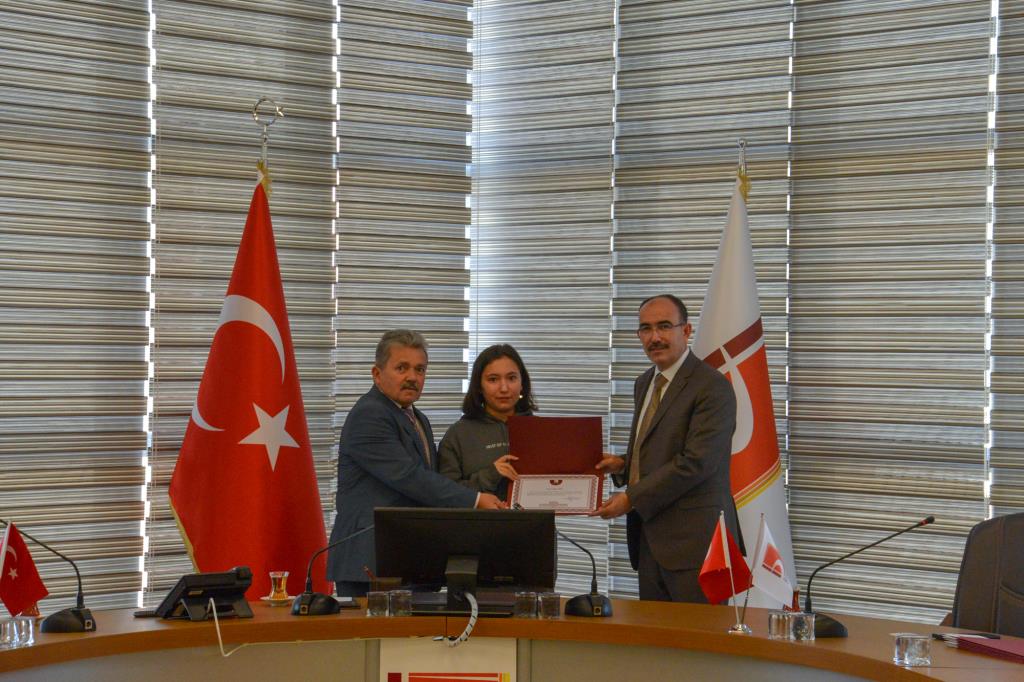 rektor-beydemir-fakulte-birincisi-ogrencilerle-bir-araya-geldi1.jpg