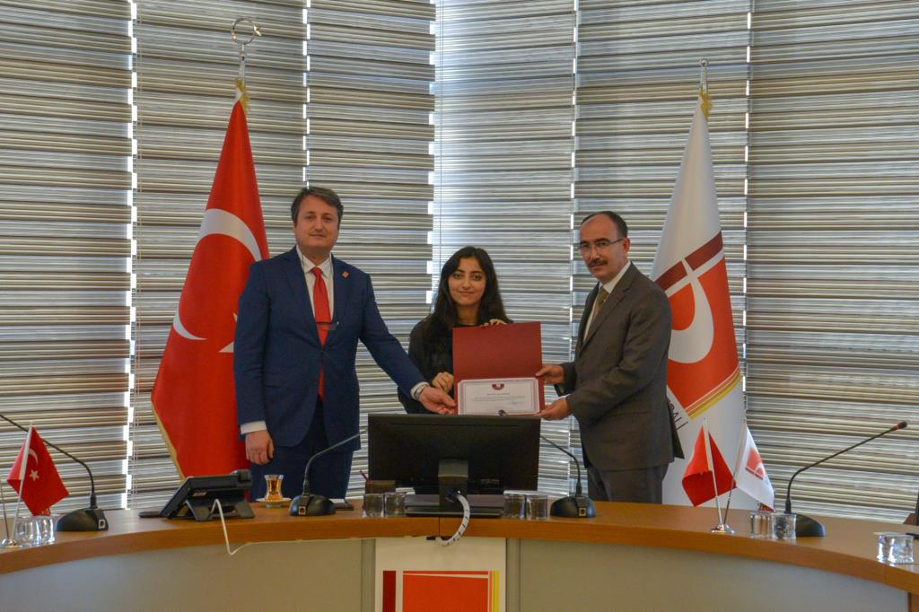 rektor-beydemir-fakulte-birincisi-ogrencilerle-bir-araya-geldi2.jpg