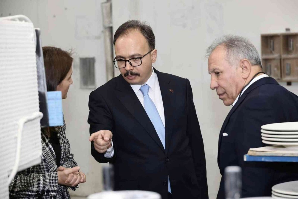 Vali Kızılkaya porsenel fabrikasında incelemelerde bulundu