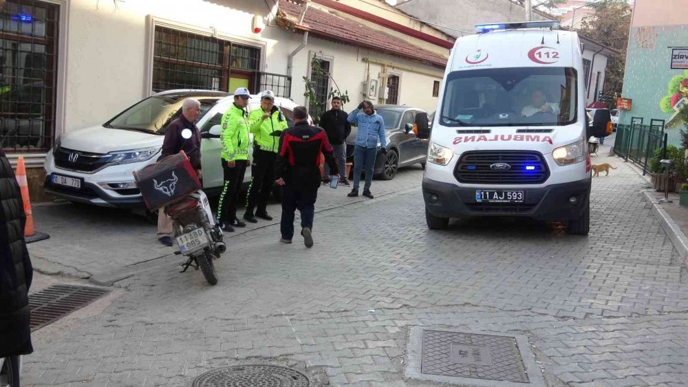 Motosiklet sürücüsü bozuk yolun kurbanı oldu